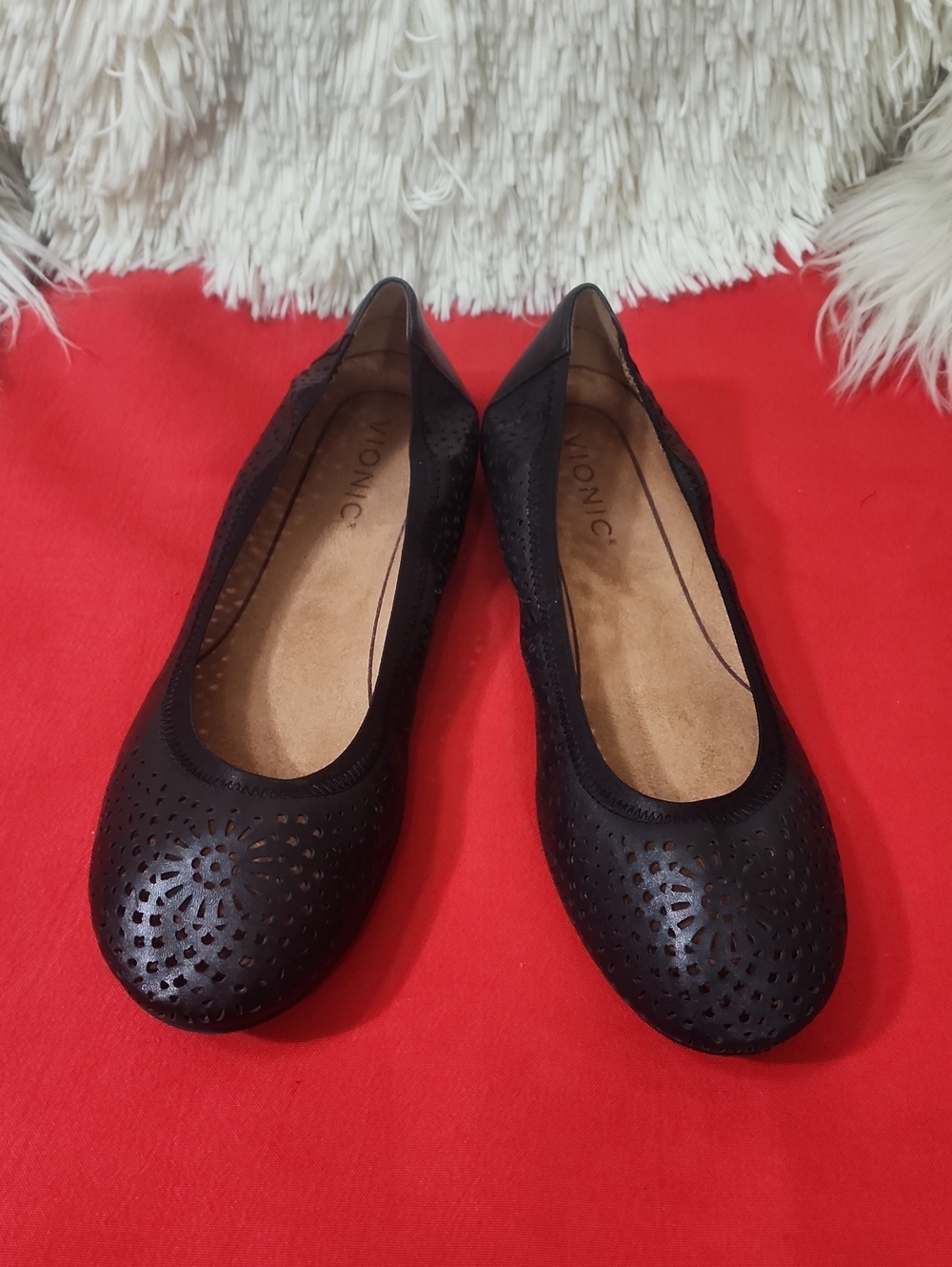Vionic Womens Robyn Leather Perforated Ballet Flats
